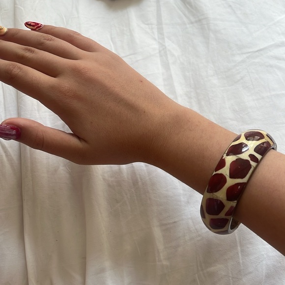 Animal print dangle bracelets - Picture 4 of 5